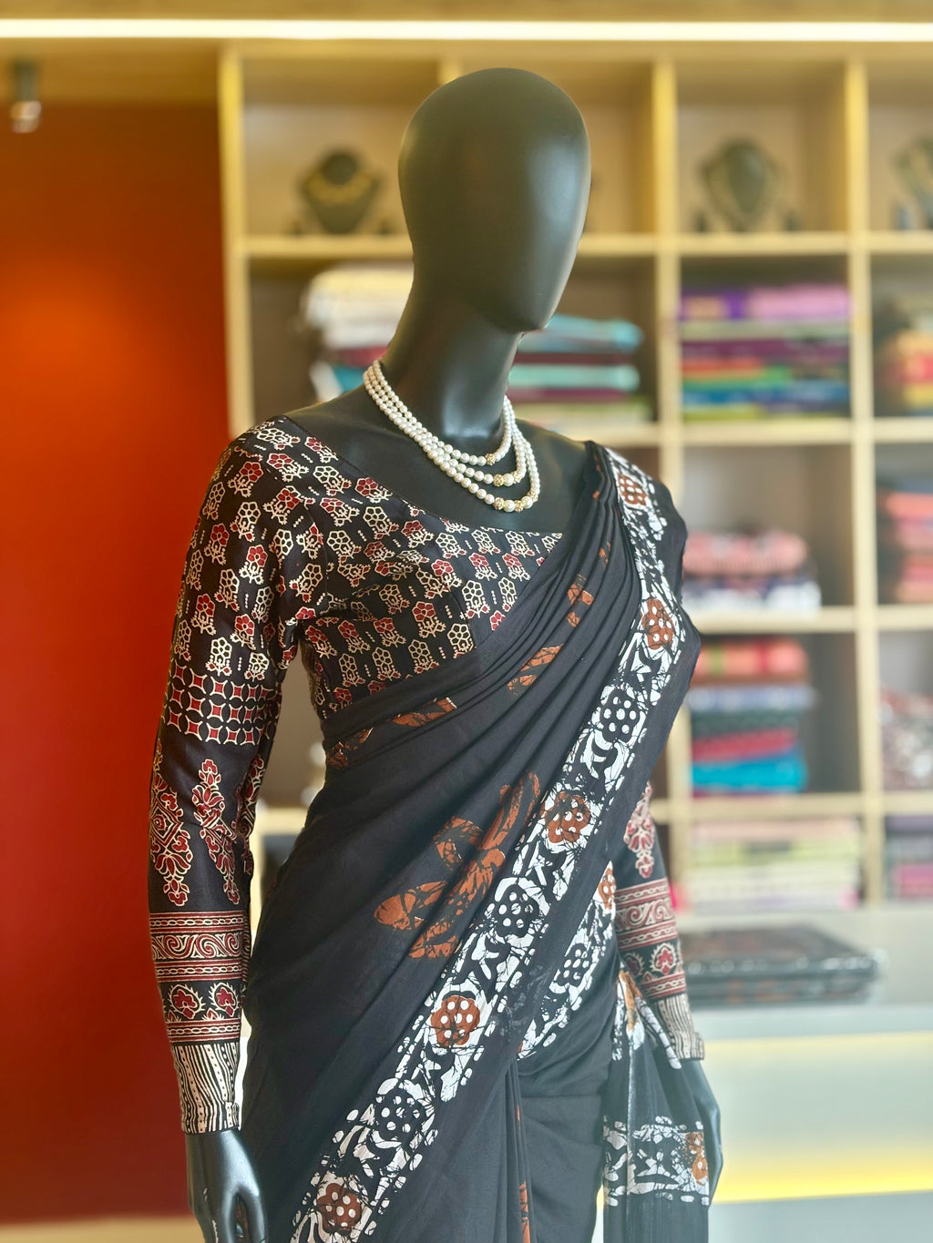 Black Pure Mulmul Cotton Saree | Handcrafted Bagru Print | Buy MulCotton Saree Online – Ayka MRDU