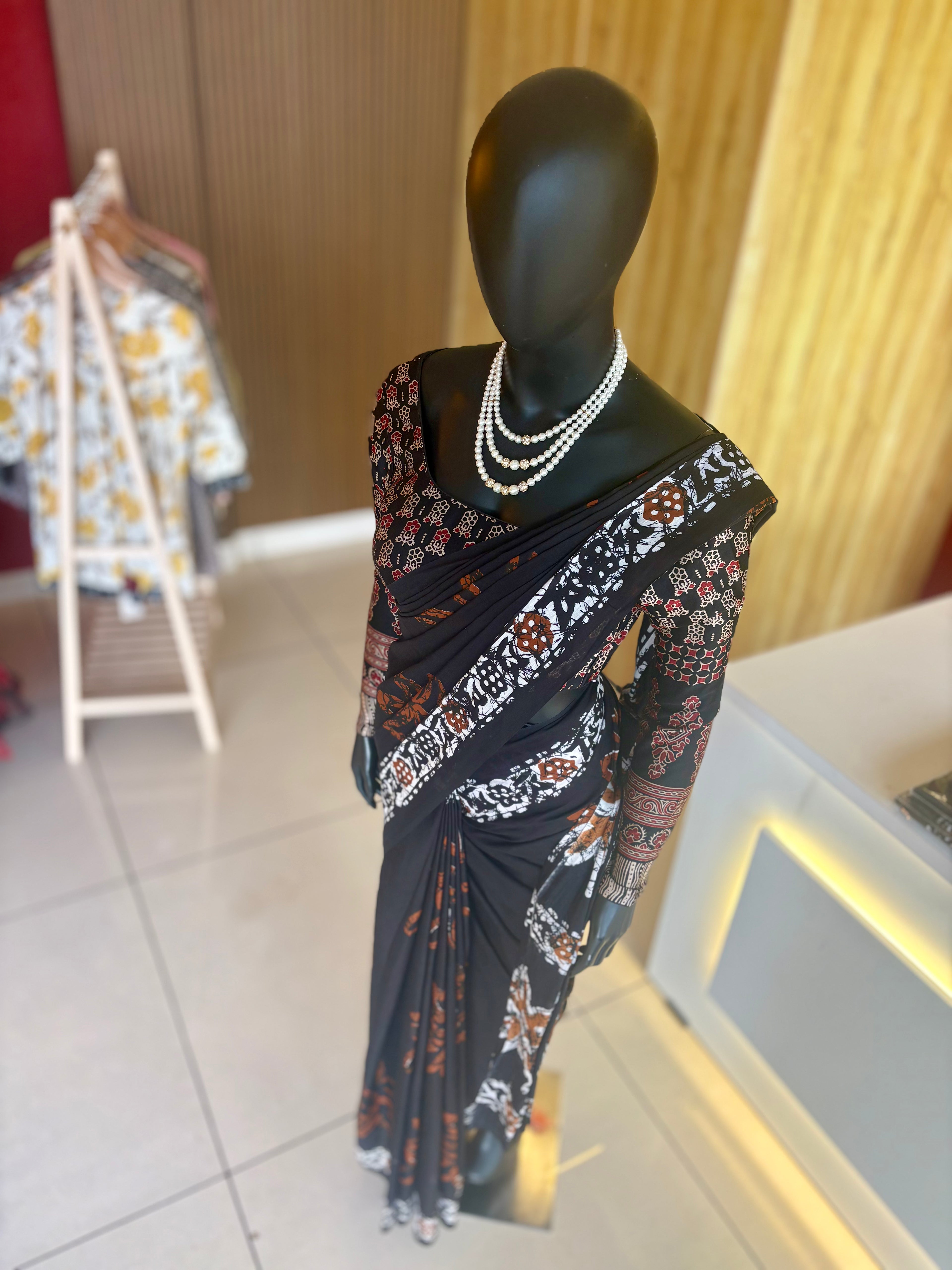 Black Pure Mulmul Cotton Saree | Handcrafted Bagru Print | Buy MulCotton Saree Online – Ayka MRDU