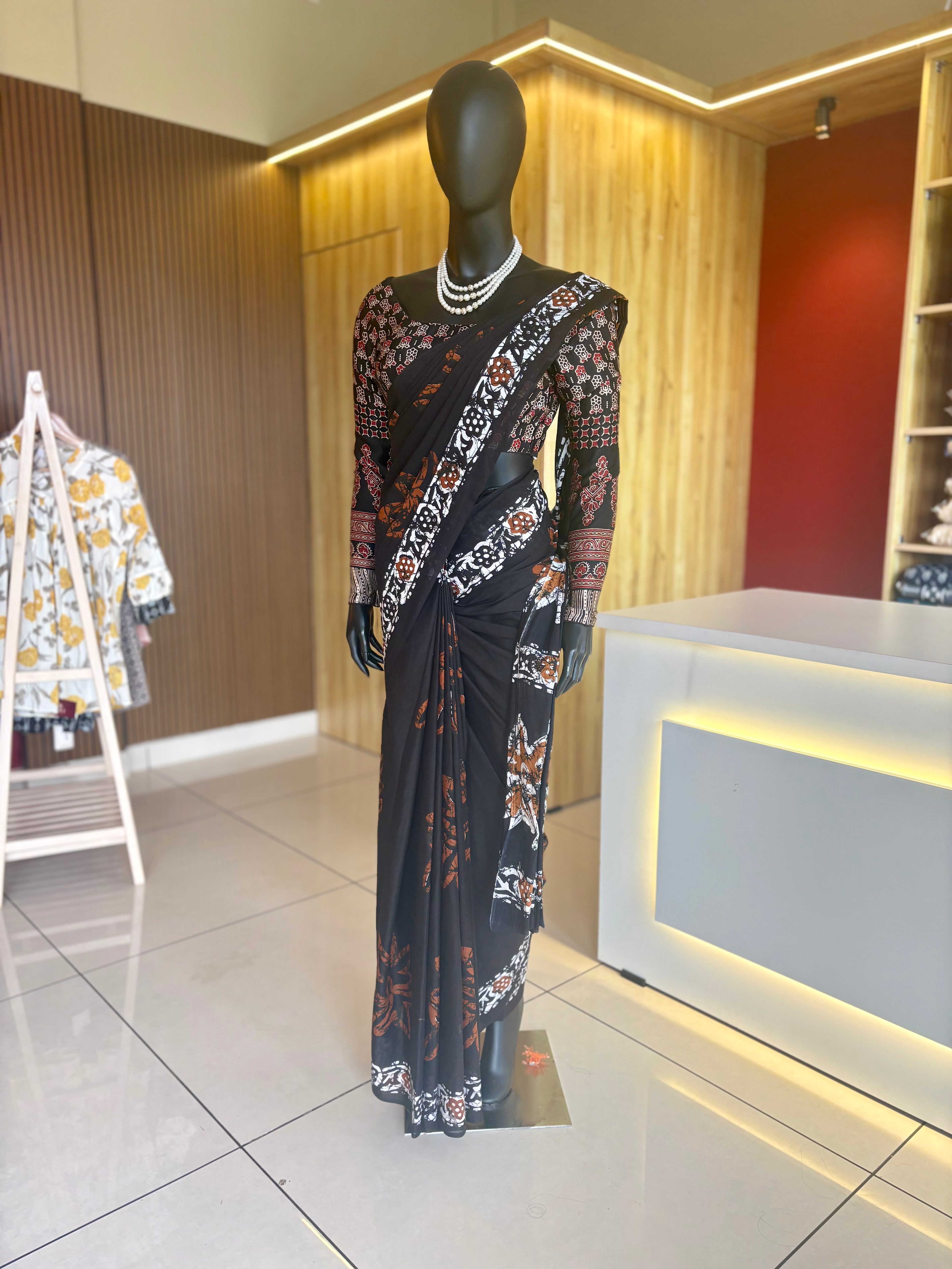 Black Pure Mulmul Cotton Saree | Handcrafted Bagru Print | Buy MulCotton Saree Online – Ayka MRDU